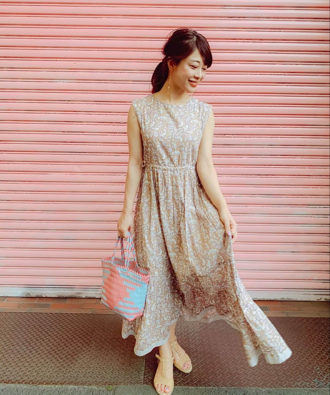 Kozue Kawabeさんのインスタグラム写真 - (Kozue KawabeInstagram)「先日久しぶりにオフ京都デート 人がいなさすぎて。お店も半分くらいが閉まって、寂しい光景でした… ゆっくりお散歩はできましたが。早く活気が戻ってきてほしいです 久しぶりのお出かけは @lefua.closet  #lefuacloset のワンピース♡蒸し暑い日にも涼しくて快適！ひらひらがオフモードを盛り上げてくれます♡ カゴバッグ もお気に入り♡  ㅤㅤㅤㅤㅤㅤㅤㅤㅤㅤㅤㅤ ㅤㅤㅤㅤㅤㅤㅤㅤㅤㅤㅤㅤㅤ ㅤㅤㅤㅤㅤㅤㅤㅤㅤㅤㅤㅤㅤㅤㅤㅤㅤㅤㅤㅤㅤㅤㅤㅤㅤㅤ ㅤㅤㅤㅤㅤㅤㅤㅤㅤㅤㅤㅤㅤ #レフアアンバサダー #レフアクローゼット #lefuacloset #レフジョ #chapeaudo  #バッグ #bag  #ファッション #コーデ #今日のコーデ #今日の服  #夏ファッション  #instagram #instagramjapan #mery #summefashion #ファッション #プチプラコーデ #かごバッグ ㅤㅤㅤㅤㅤㅤㅤㅤㅤㅤㅤㅤㅤ#プチプラファッション #大人ファッション #大人カジュアル #カゴバッグ  #デートコーデ #大人コーデ #ワンピース」6月10日 21時18分 - miyaco8