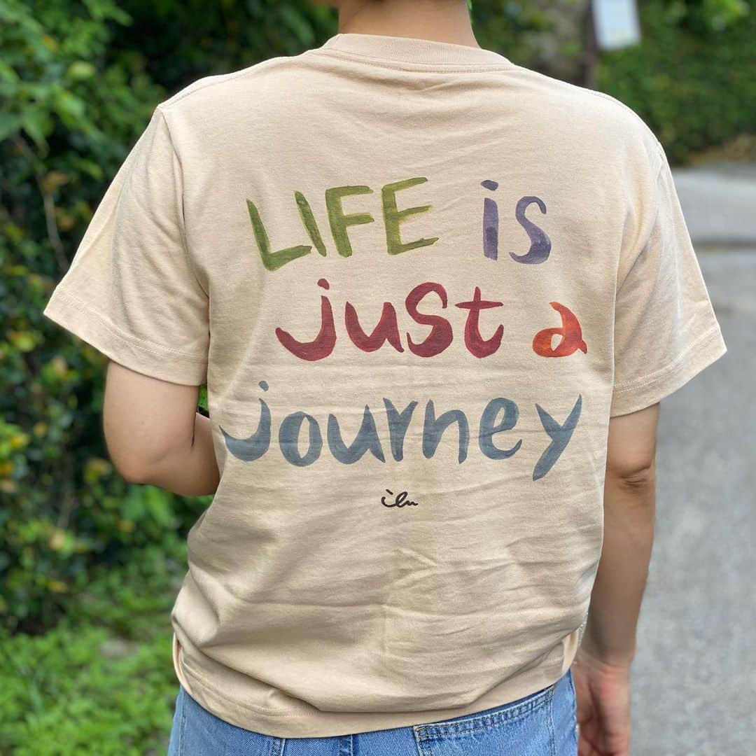 original brand 【ilu098】さんのインスタグラム写真 - (original brand 【ilu098】Instagram)「アイルふく こちらもお待ちかね！ 遂に！明日から販売開始です。 AIRI/169cm Sサイズ着用 ・Life is just a journey tシャツ ¥4,380- 6月11日(木)19時~販売開始 #ilu098 #レインボー #おきなわ #沖縄 #tシャツ #tシャツコーデ #大人tシャツ」6月10日 21時22分 - ilu098