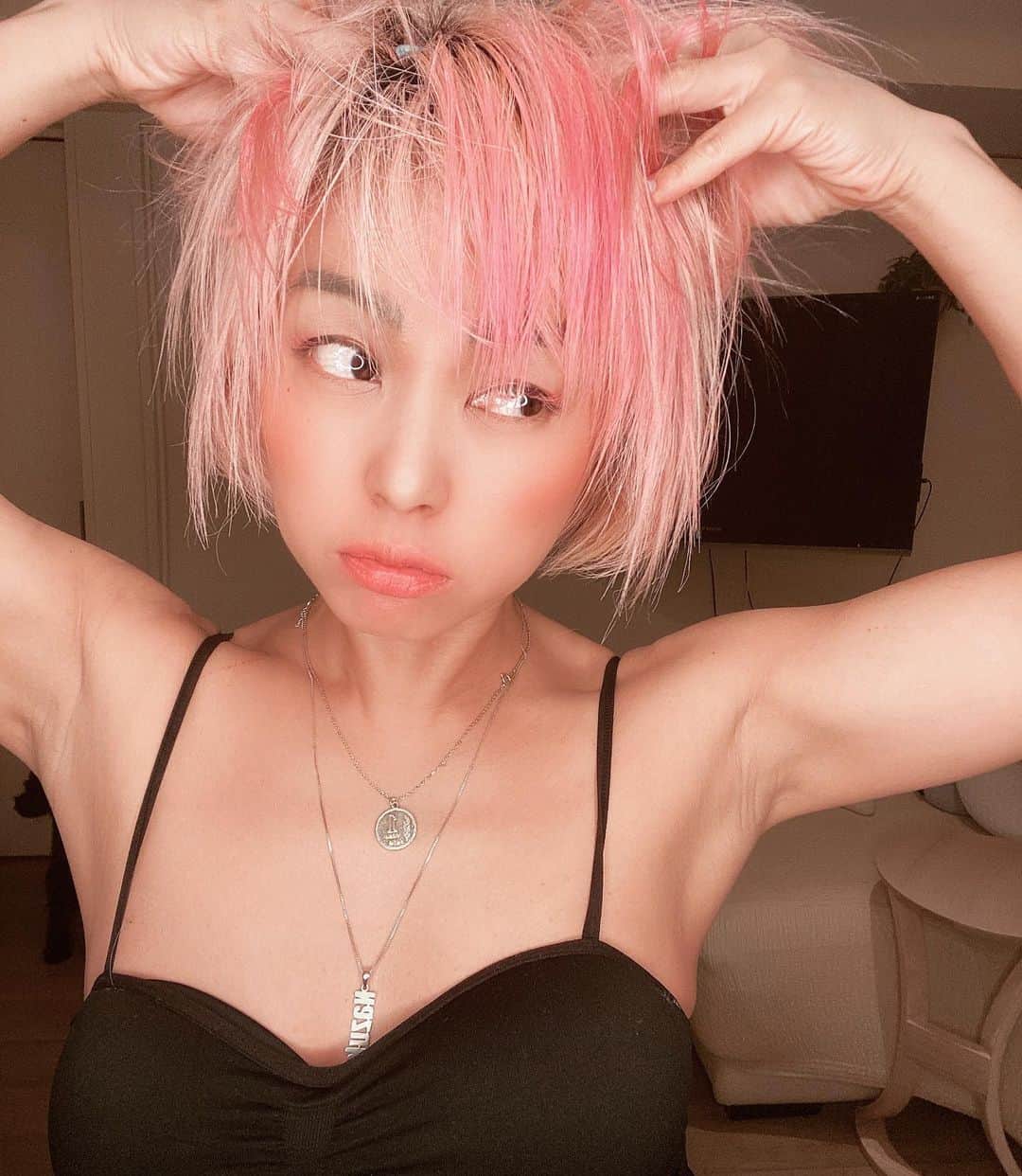 Nazukiのインスタグラム：「🤍 ℕ𝔼𝕎 𝕀ℂ𝕆ℕ 🤍  STAY HOME中に撮った写真📸﻿ 2ヵ月も自粛生活なんて初めてだったから、色んな角度て自分を知れた気がする﻿ ☝🏻☝🏻☝🏻 ﻿ ﻿ #icon #new #newicon #myphoto #selfie #stayhome﻿ #photo #dancer #mylife﻿ #自分を知る」