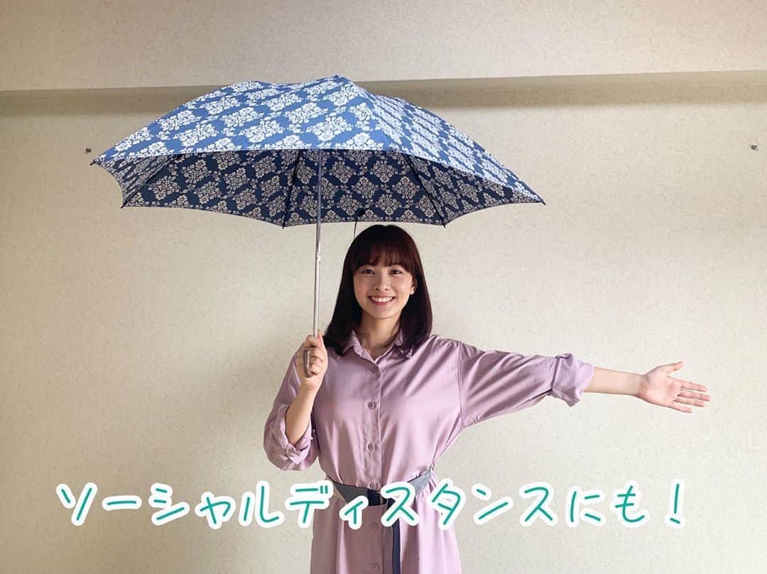 日本テレビ「news zero」さんのインスタグラム写真 - (日本テレビ「news zero」Instagram)「『これ1本で雨の日も晴れの日も。しかも、それだけではなく…？﻿ ﻿ リモートワーク中ではないのですが、移動のときに「晴れ雨兼用の傘」を持ち歩く機会が増え、季節を感じています﻿  最近は晴れたかと思いきや、にわか雨に降られることも… 梅雨入り前は、不安定な天気が続きますね☀️☔️💦 この傘ならば、急な雨に対応することはもちろん、マスクで心配な、熱中症対策もOK﻿  さらに、傘の幅のおかげで「ソーシャルディスタンス」を保つ役割を果たしてくれます！傘さし通勤or通学が、新しい日常になる日が近いかも…✨』 #newszero のアナウンサーたちが毎日リレー投稿する #新しい日常をつくろう ﻿ 今週のテーマは 「リモートワーク中にも季節を感じたこと」  水曜日は #河出奈都美 アナが 傘で感じた新しい日常 を紹介しました。  みなさんの新たにはじめたこと #リモートワーク中にも季節を感じたこと ぜひ教えてください！  明日は#弘竜太郎 アナです！  #新しい日常  #梅雨入り前 #日傘 #雨傘 #晴雨兼用傘 #にわか雨対策 #熱中症対策 #ソーシャルディスタンス﻿ #通勤﻿ #お出かけ﻿ #6月﻿ #雨の日﻿ #熱中症﻿ #rainyday﻿ #rainydays☔️﻿ #newnormal﻿ #umbrella ﻿」6月10日 21時27分 - ntvnewszero