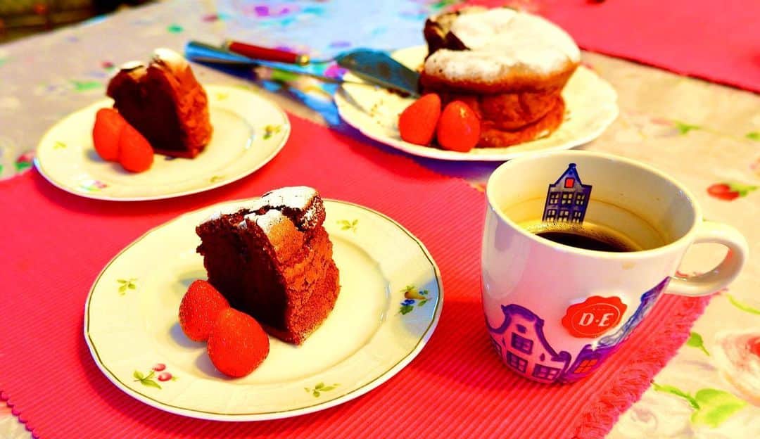 武藤愛莉さんのインスタグラム写真 - (武藤愛莉Instagram)「実は…コロナ中に…ママと…初めましてのケーキ作りをしてました☺️💕 #ケーキ作り #ケーキ #stayhome」6月10日 21時34分 - i_am_muuuua
