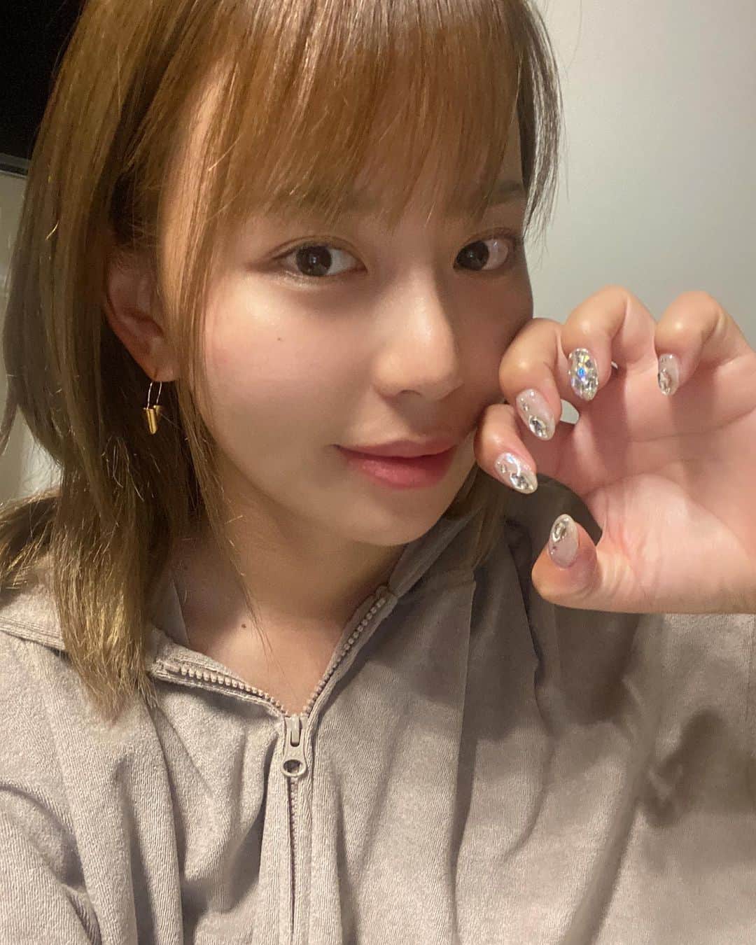 原田怜奈のインスタグラム：「まつげパーマとNAIL🐻♥️ まぢネイル 可愛すぎる🥺 毎回毎回、 ほんと最高すぎる🥺 . . . . . #まつげパーマ　#NAIL」