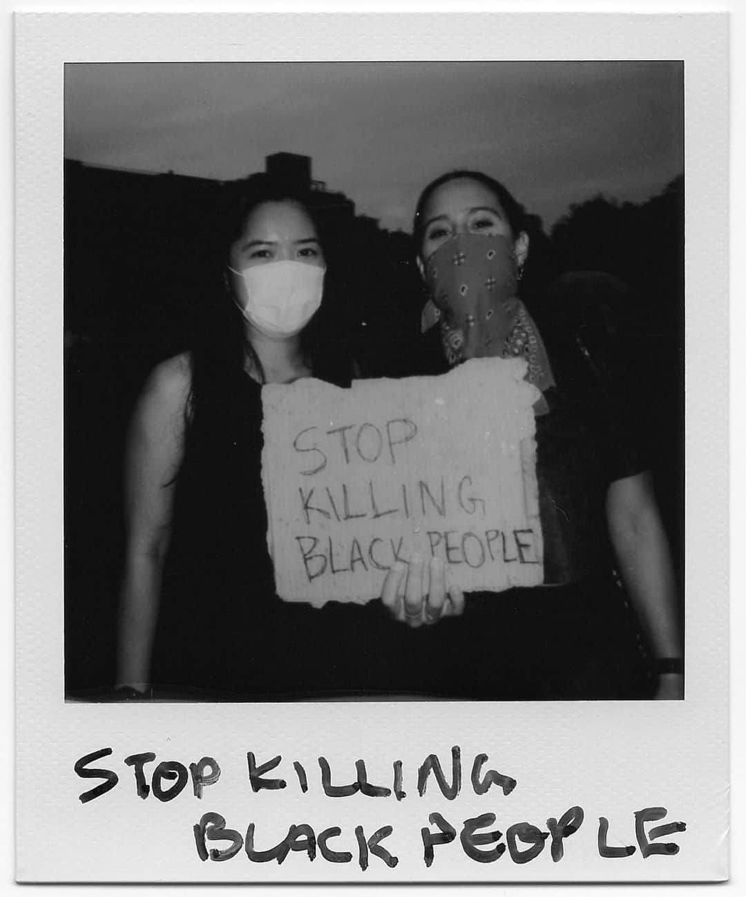 WWDジャパンさんのインスタグラム写真 - (WWDジャパンInstagram)「BLM運動参加者がポラロイドでつづるメッセージ﻿ ﻿ 米ミネソタ州ミネアポリスで5月25日に、黒人男性のジョージ・フロイド（George Floyd）氏が白人の警察官に首を押さえつけられて死亡した事件を受けてアメリカで始まった抗議運動は、9日現在も止まることなく、変革を求める声は大きくなり続けている。人種差別と警察による暴力行為に抗議する一連の動きに俳優やアーティストなど多くの著名人が賛同する中、ファッション業界では企業トップらも共に問題の解決に取り組む意思を表明している。﻿ ﻿ ここでは、5日からの週末に行われたニューヨーク市での「Black Lives Matter（黒人の命は大切）」抗議のシーンをポラロイドに写し、デモの参加者自身がそれにキャプションを書いたものをまとめる。﻿ ﻿ ポラロイド全29枚を見るには  @wwd_jp のプロフィールのリンクから﻿ ﻿ PHOTOS :  WWD STAFF (c) FAIRCHILD PUBLISHING, LLC﻿ ﻿ #BLM #BlackLivesMatter #GeorgeFloyd #Polaroid #ポラロイド」6月10日 21時55分 - wwd_jp
