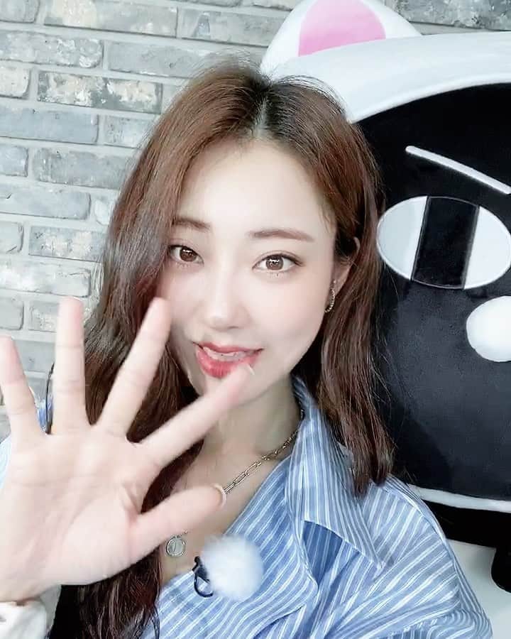 ギョンリ のインスタグラム：「오늘 하루 잘 보냈어? 다들 자기전에 #경리생활 프로필링크😜 구독이랑 댓글 기다릴게」