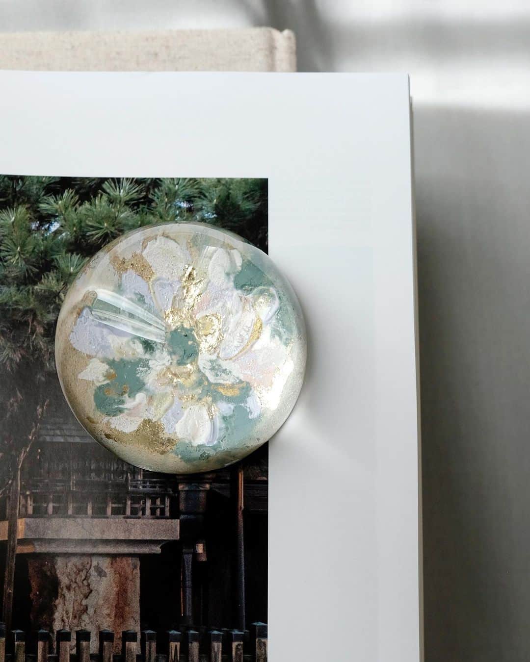Veronica Halimさんのインスタグラム写真 - (Veronica HalimInstagram)「The inspiration behind the new hand painted paperweight collection. — #paperweight #domeproject #thesummerfields #truffypi #painting #paperweight #mixmedia #glass #calligraphystyling #tabletop #stationery #カリグラフィースタイリング  #artobject #waterdrop #bespokestationery #interiordecorating #art #calligraphylifestyle」6月10日 22時01分 - truffypi
