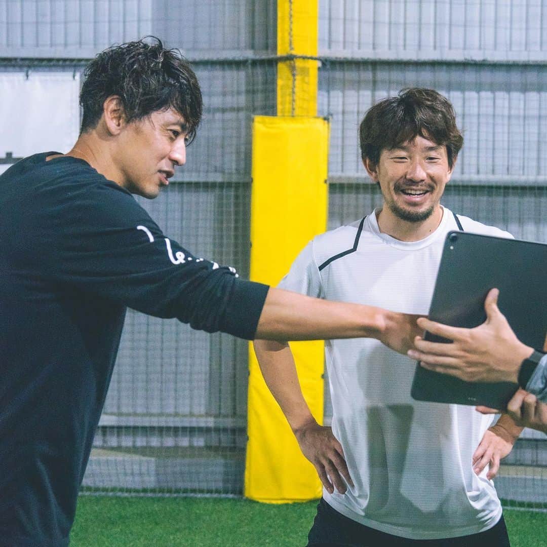 秋本真吾のインスタグラム：「準備 -Sprint Training 🏃🏻‍♂️TOMOYA UGAJIN -﻿ @ugajin.no3 ﻿ ﻿ #浦和レッズ﻿ #宇賀神友弥﻿ #秋本真吾﻿ ﻿ PHOTO by @moto_graphys」