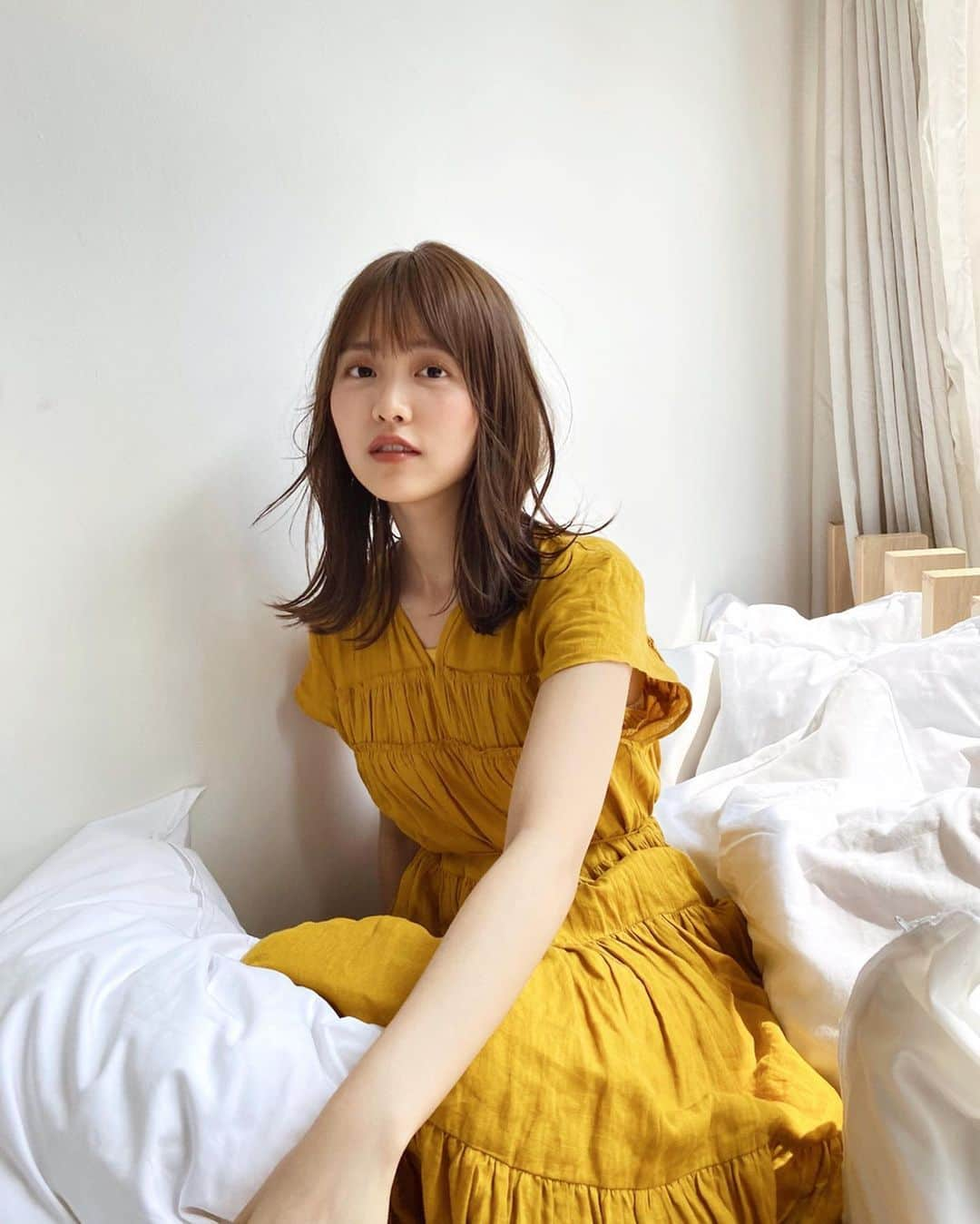 NittaSachikaさんのインスタグラム写真 - (NittaSachikaInstagram)「tiered dress🧇🐝﻿ ﻿ ﻿ ﻿ 今年も大好きなティアードワンピを🎞🎞﻿ ﻿ ﻿ マキシ丈のデザインがすその重みでスタイル美人に見えるし、素材がリネン混のコットン軽くて爽やかな質感！﻿ ﻿ 私はお肌が黄色いから、黄色系の服は避けがちなんやけどこれは渋めのイエローで大人っぽい夏らしいカラーやから、めっちゃお気に入り🌻🌻﻿ ﻿ ﻿ このバッグも合わせ万能でお気に入り！👜﻿ ﻿ ﻿ ﻿ ﻿ #stylevoice #SNIDEL #em﻿ #スナイデル #スタイルヴォイス﻿」6月10日 22時21分 - chacch1