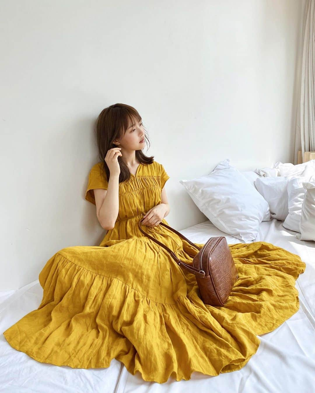 NittaSachikaさんのインスタグラム写真 - (NittaSachikaInstagram)「tiered dress🧇🐝﻿ ﻿ ﻿ ﻿ 今年も大好きなティアードワンピを🎞🎞﻿ ﻿ ﻿ マキシ丈のデザインがすその重みでスタイル美人に見えるし、素材がリネン混のコットン軽くて爽やかな質感！﻿ ﻿ 私はお肌が黄色いから、黄色系の服は避けがちなんやけどこれは渋めのイエローで大人っぽい夏らしいカラーやから、めっちゃお気に入り🌻🌻﻿ ﻿ ﻿ このバッグも合わせ万能でお気に入り！👜﻿ ﻿ ﻿ ﻿ ﻿ #stylevoice #SNIDEL #em﻿ #スナイデル #スタイルヴォイス﻿」6月10日 22時21分 - chacch1