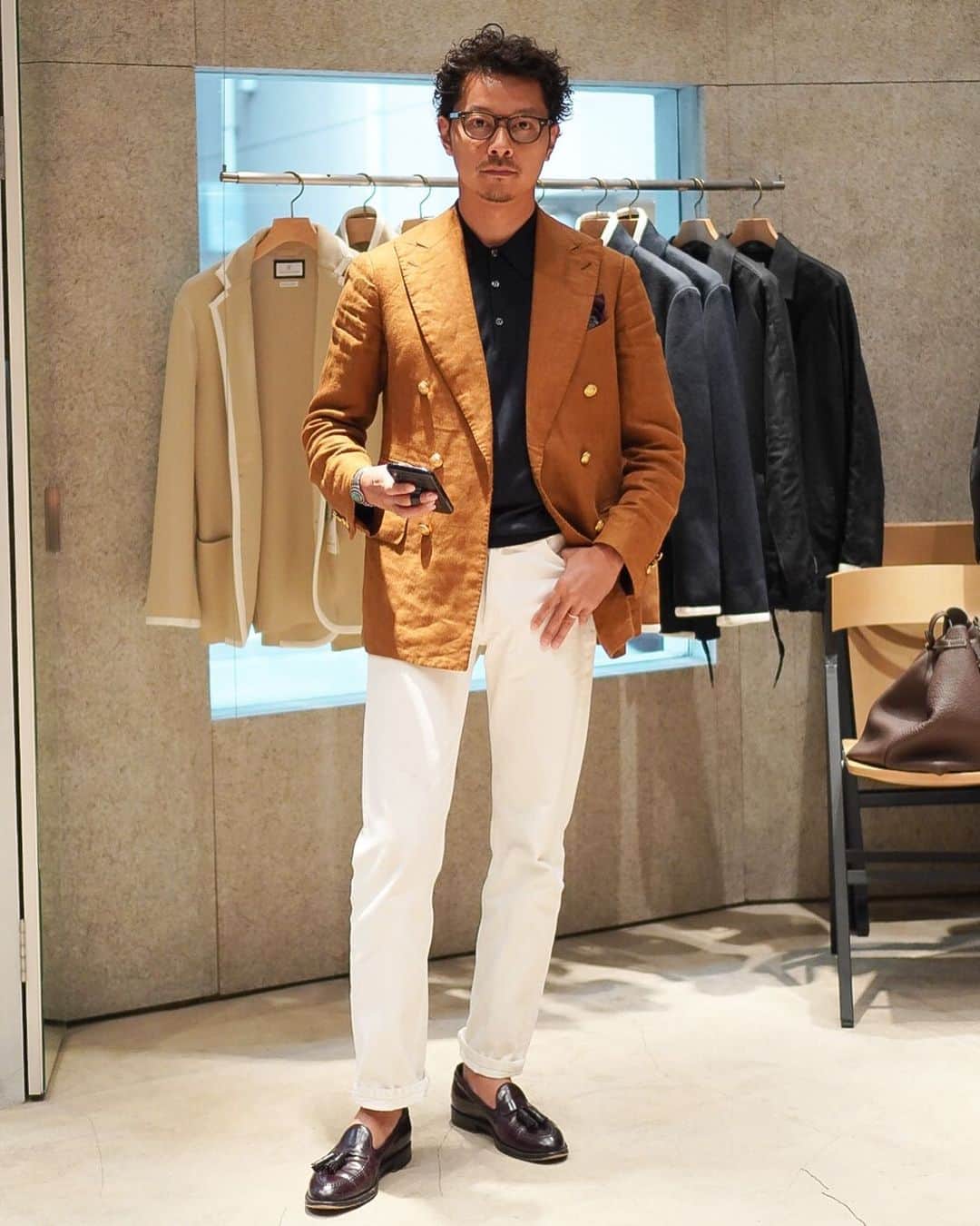 高田朋佳のインスタグラム：「Blazer style... ———————————————————————— #popupstore #東京 #reservationsonly  #takadachannel #youtuber #onlyone #newcolonialstyle #jetset #singapore #luxuryresort #colonyclothing #singaporelife #singaporestyle  #lifestyle #fashion #mensfashions #dapper #igfashion #sprezzatura」