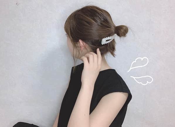 夏川愛実のインスタグラム：「﻿ ﻿ ショートでもお団子🕺﻿ ﻿ 今年の夏は﻿ ノースリーブ着こなせる女になるぞ〜🕺💪﻿ ﻿ #春夏#春服#夏服#黒コーデ#GU#セットアップ#guコーデ﻿ #ヘアアレンジ#ボブアレンジ#ショートボブ#ショート女子﻿ #お団子#お団子アレンジ#ボブ#パールピン﻿#うなじ#うなじフェチ ? ﻿ ﻿」