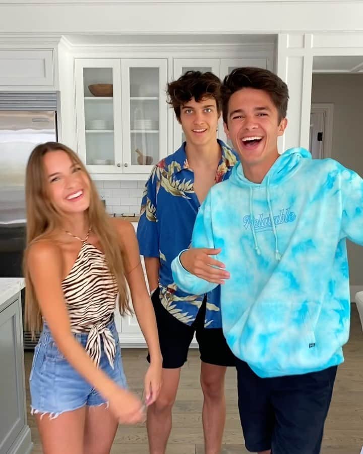 Brent Riveraのインスタグラム：「This is what we do in our free time😱😂 @lexibrookerivera @thedombrack」