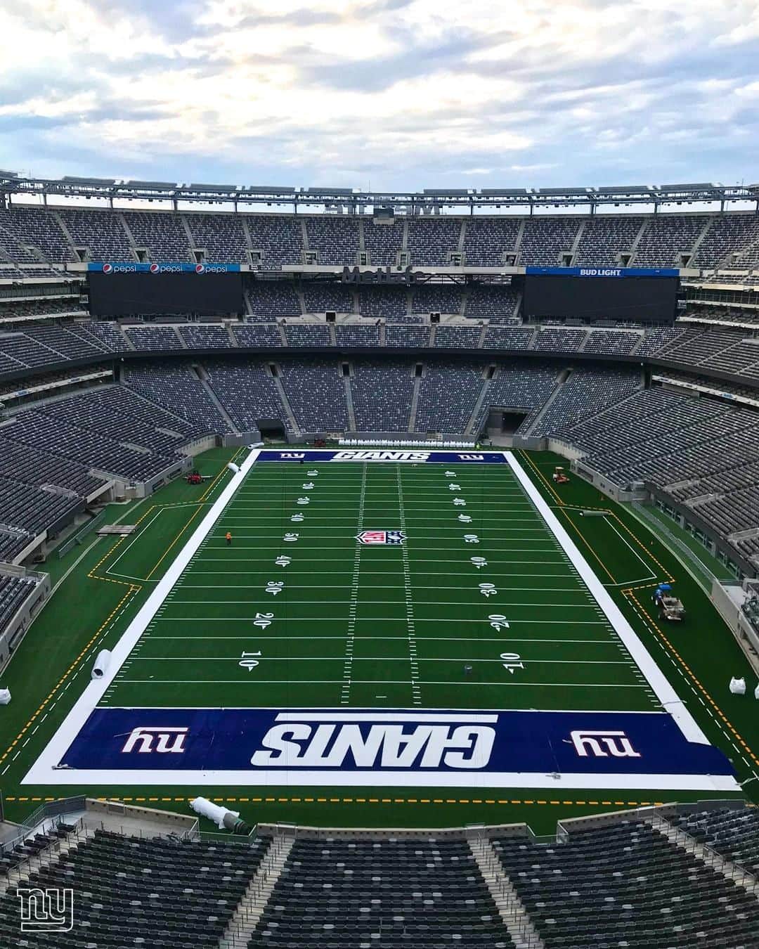New York Giantsさんのインスタグラム写真 - (New York GiantsInstagram)「New end zones for 2020 👀 (via FieldTurf)」6月11日 4時00分 - nygiants