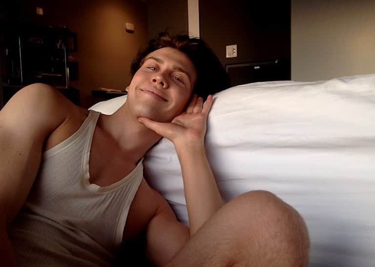 エイダン・J・アレクサンダーのインスタグラム：「the webcam diaries」