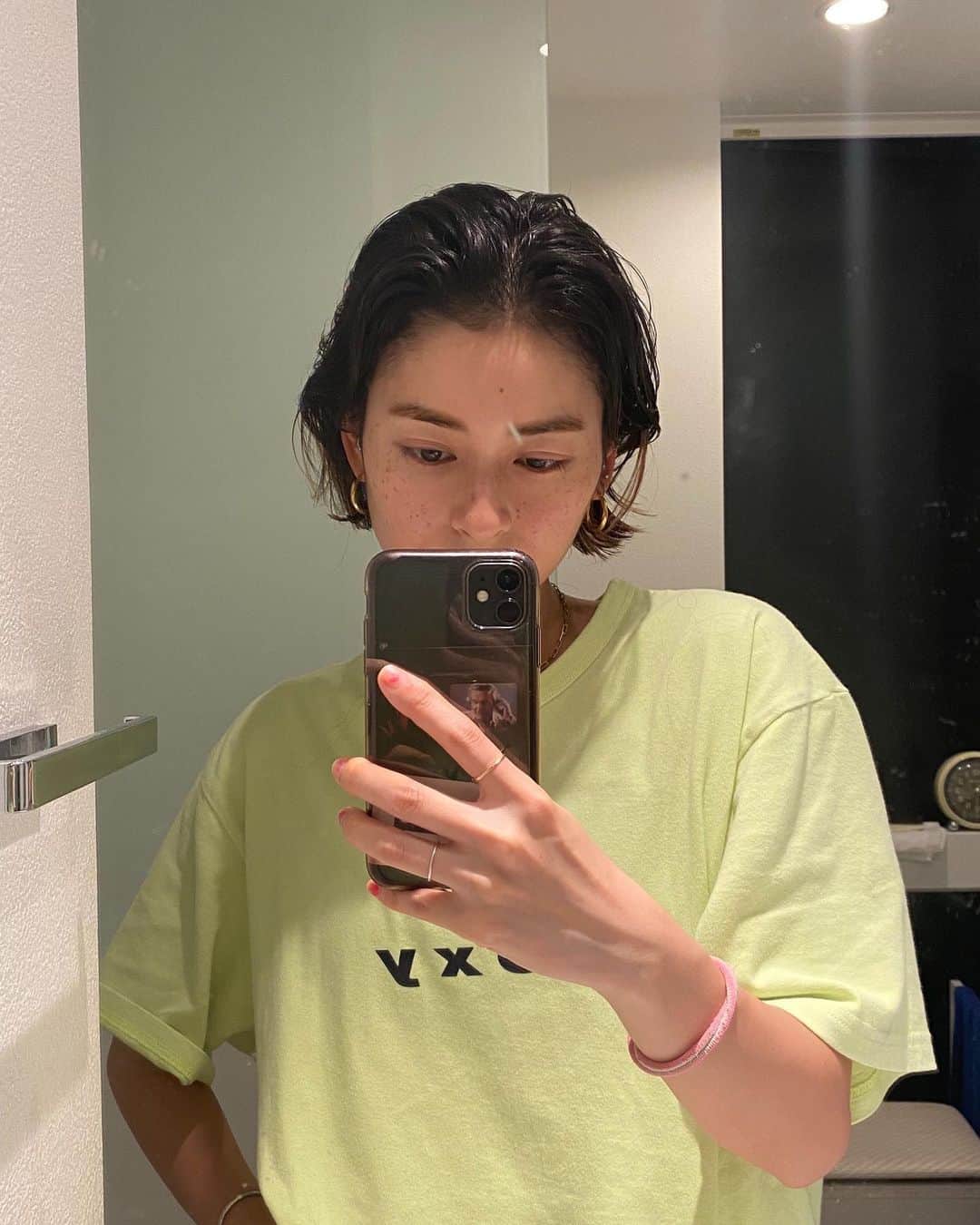 松本瞳のインスタグラム：「. すっきり！短いの久しぶり！ #よしたつさんカット #まずはカット」