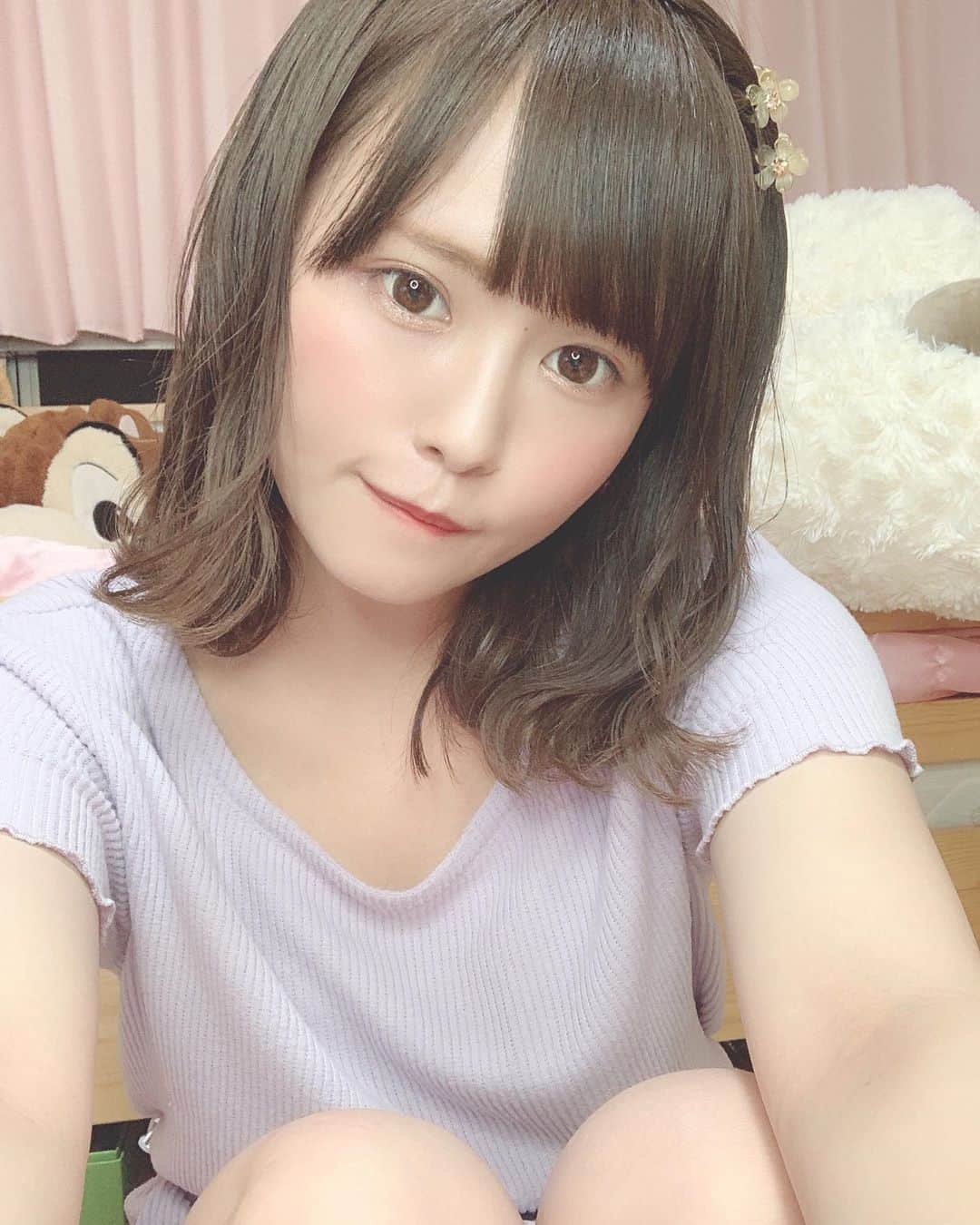 のインスタグラム：「楽ちんルームウェア♡  #gu #guパジャマ #ルームウェア #ルームウェア女子 #パジャマコーデ #パジャマ #ヘアアレンジ #ヘアクリップ #ヘアクリップアレンジ #クリップアレンジ #ウェーブ巻き」