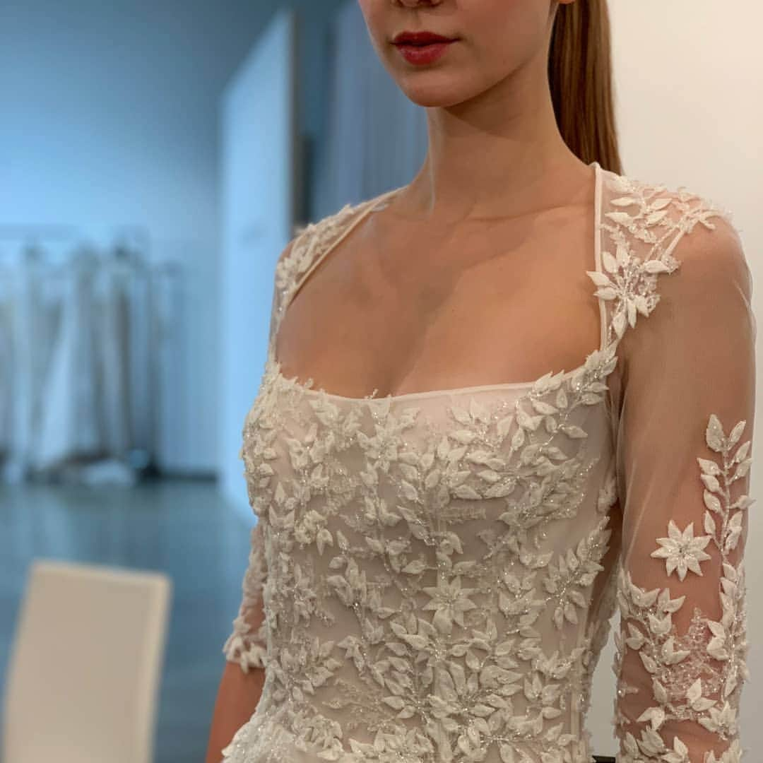 LAVIEEN ROSE Weddingさんのインスタグラム写真 - (LAVIEEN ROSE WeddingInstagram)「ギリシャ発、注目のデザイナーブランド ﻿ ﻿ #costarellos / コスタレロス ﻿🌿﻿ ﻿﻿ "美しいものをリラックスして﻿﻿ 上品に着こなして頂けたら…"﻿﻿ ﻿﻿ そんな思いでbuyingした﻿﻿ ブランドです😌﻿ ﻿ ﻿ Dress...﻿﻿ ‘Rhea’ ﻿﻿ ﻿﻿ シアーな素材にほどこされた﻿﻿ 美しい繊細なレース刺繍…♡﻿﻿ ﻿﻿ 品の良いスクエアネック…♡﻿﻿ ﻿﻿ 優雅なフレアスカートのAラインを 繊細なチュールで抜け感を演出😌﻿ ﻿﻿ ﻿ナチュラルでエレガントな﻿﻿ ウェディングコレクション。﻿ ﻿﻿ ﻿ #ラビアンローゼ﻿﻿ #プレ花嫁  #hawaiiwedding #卒花嫁 #結婚式 #結婚準備 #2020夏婚 #結婚式レポ#インポートドレス #weddingphotography #ドレス試着 #weddingphoto#花嫁  #ウエディングドレス #タキシード #ハワイ #レストランウェディング #2020秋婚  #海外ウェディング#静岡花嫁#名古屋花嫁#関東花嫁#tg花嫁﻿#全国の花嫁さんと繋がりたい #ナチュラルウェディング#ガーデンウェディング#bridal#結婚式準備#ラスティックウェディング ﻿﻿﻿ ﻿ ﻿」6月10日 22時46分 - lavieenrosewedding