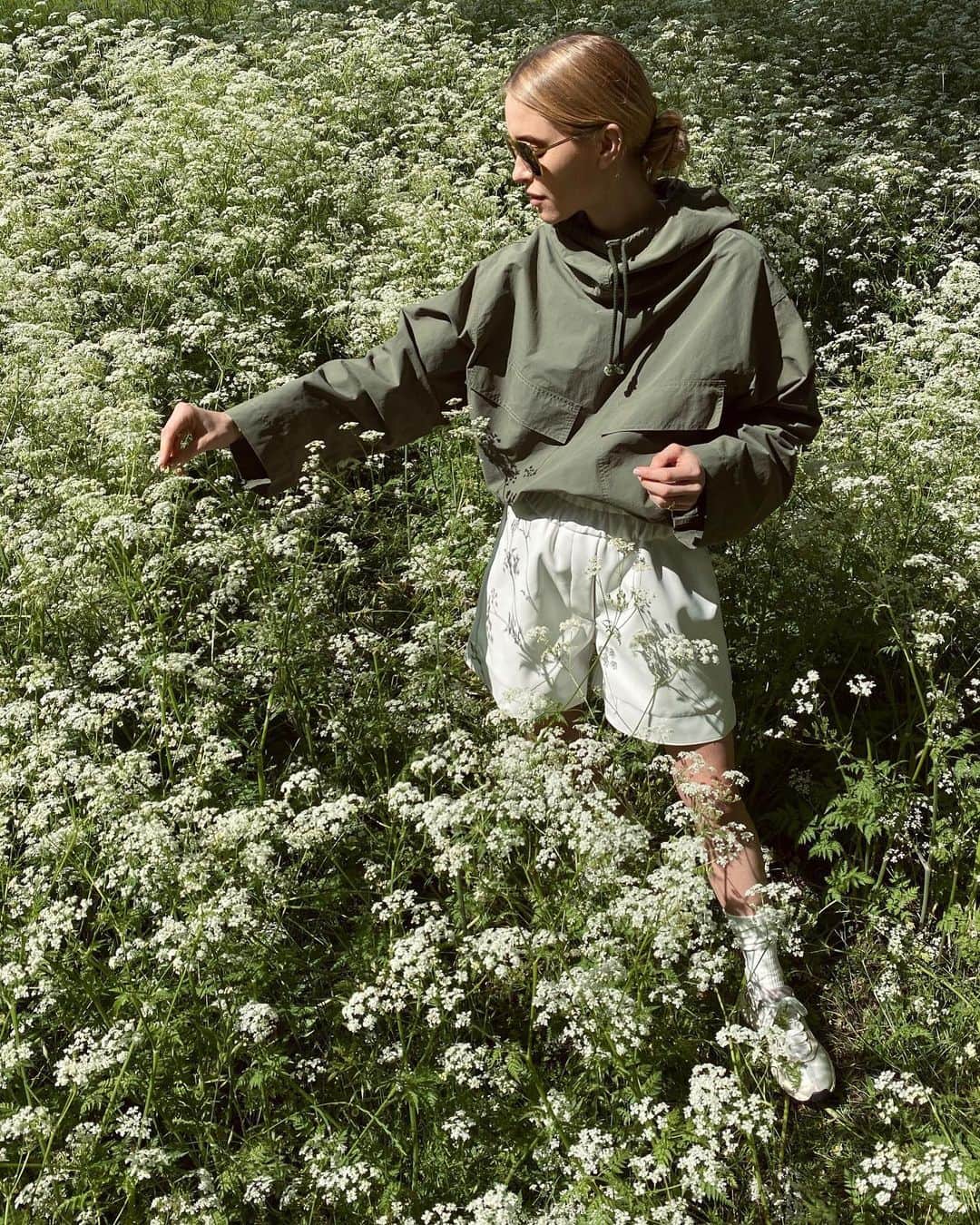 ペニーレ・タイスベックのインスタグラム：「Annonce @bymalenebirger  Afternoon walks in my favorite park💚 #mymalene」