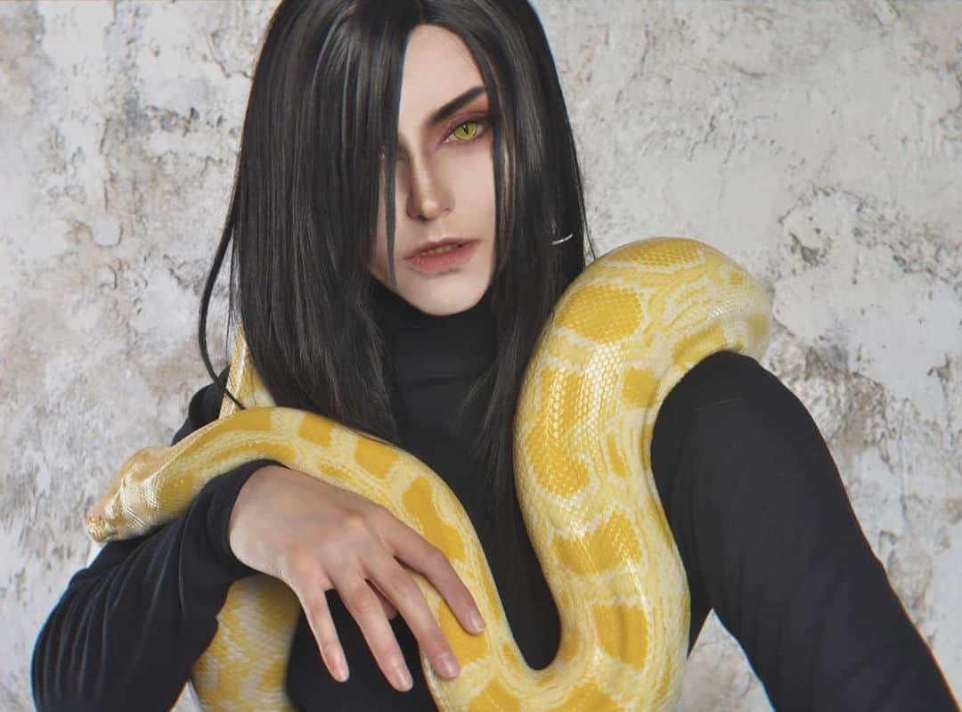 Gesha Petrovichのインスタグラム：「What is your fav animal?) OROCHIMARU / 大蛇丸 NARUTO / ナルト Ph @kira_rayne.ph Wig @geshacos 🐍🐍🐍🐍 Subscribe on P❤️treon for more 😏」