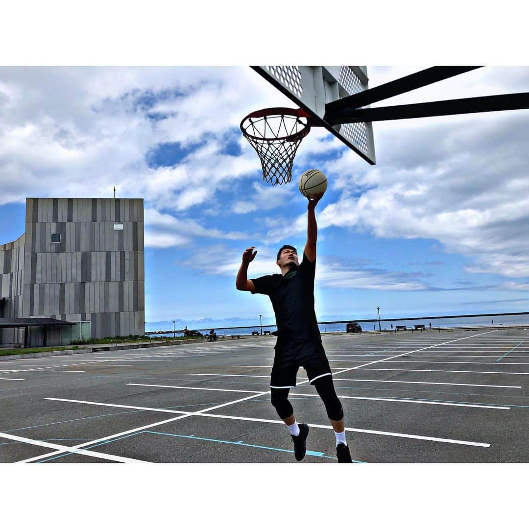 青木太一さんのインスタグラム写真 - (青木太一Instagram)「☀️🏀 . . #アオキックス」6月10日 23時13分 - aokicks_jp