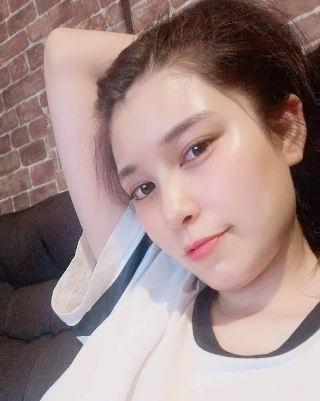 宮島マリーナのインスタグラム：「おひさ☆ 最近肌の調子が良き (へ´∀`)へ」