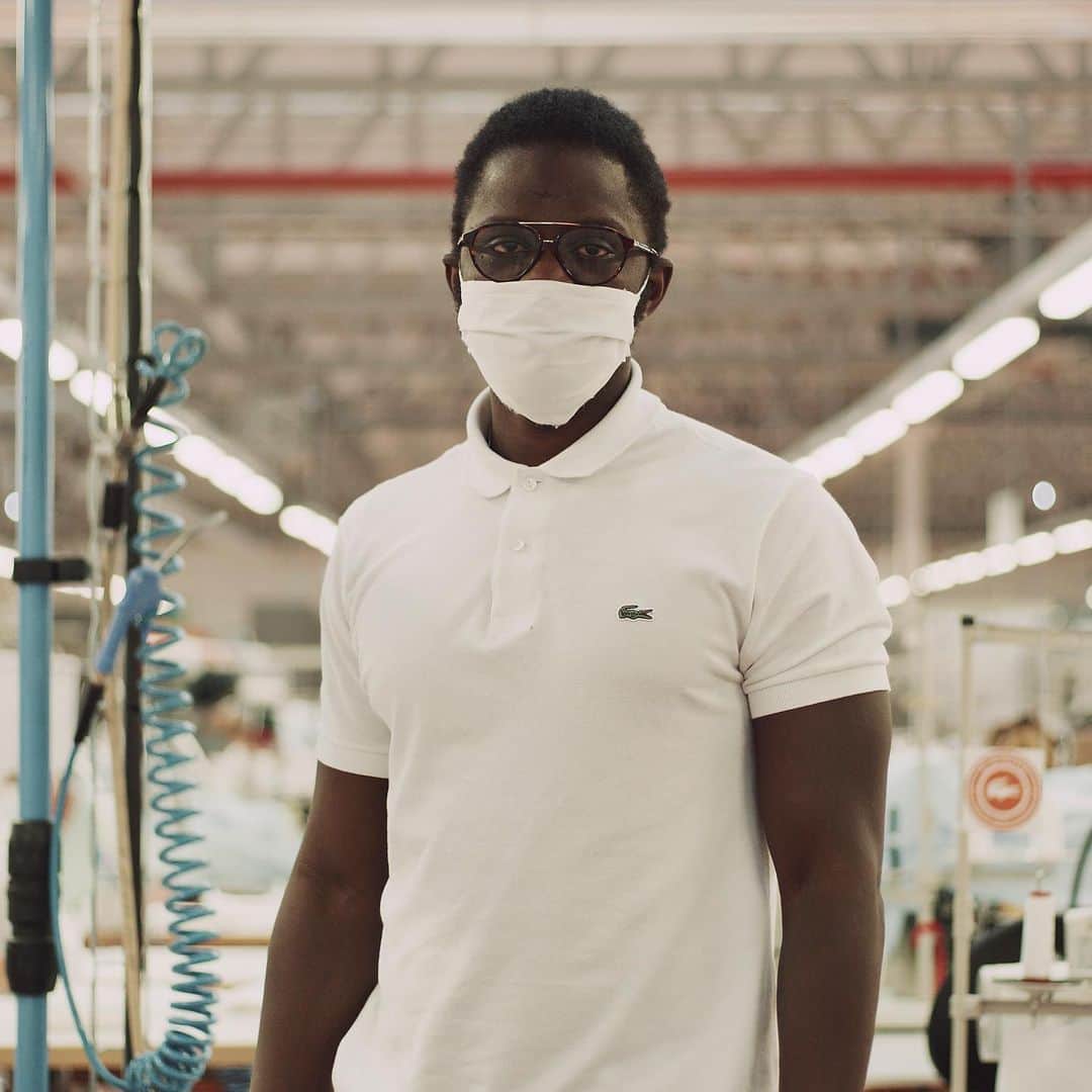Lacosteさんのインスタグラム写真 - (LacosteInstagram)「Mayoro has been a garment operator in the Lacoste factory since 2018. Trained at the Lacoste Manufacturing Academy, on March 30, 2020, Mayoro answered the call for volunteers to help make masks. Lacoste is very touched by the commitment of this young generation, which does not hesitate to give its expertise and time to the service of the community. It is a source of pride to see this pool of young talent grow, with who we share the same values. Thank you Mayoro! #L1212Polomerci」6月10日 23時30分 - lacoste