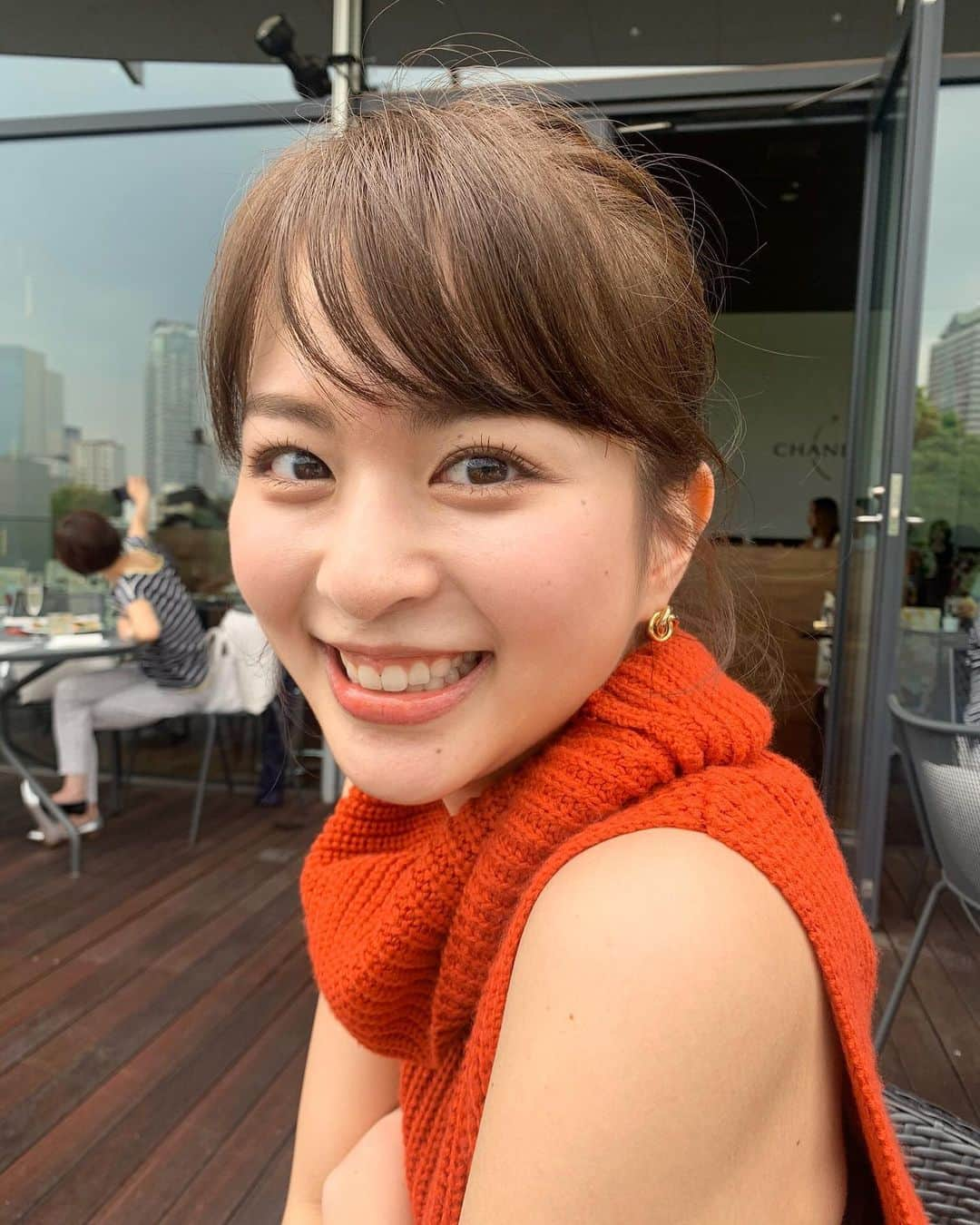 沖田愛加さんのインスタグラム写真 - (沖田愛加Instagram)「. . ドアップ😂 . . この前、#眉サロン で綺麗に眉を整えてもらいました😽💕 . もう半年ぐらいお世話になってるんだけど、#眉ワックス だから、綺麗に仕上げてくれる☺️ . . ちょーっとだけ痛いけどね😂笑 . . メイクもしやすくなって楽ちん！🌈 いつもありがとうございます🧡 よく#アイメイク の質問頂くのですが今度アップします！ ちなみにアイラインは使っていないです😽 #マスカラ 命です！笑 . . あといっつも沢山のコメントありがとうございます✨ ちゃんと読んでます💭 . . . #おだんごヘア #おだんごアレンジ」6月10日 23時58分 - okita_aika