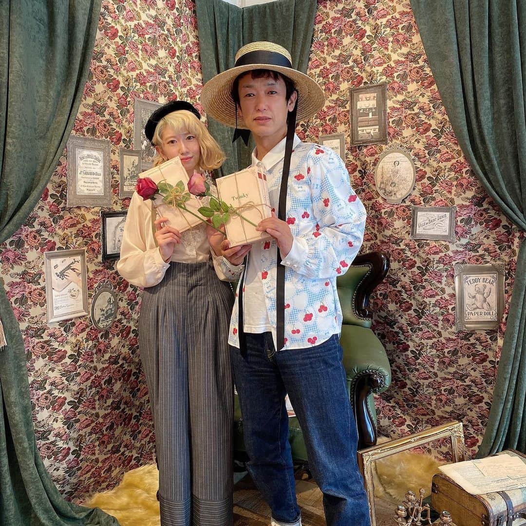 双木昭夫のインスタグラム：「久しぶりにfintの展示会に遊びに行って来ました💖毎回昔の映画や女優さんをテーマにしてて 、今回はtwinky、私の好きなスクール風でもう秋が待ち遠しいです💖」