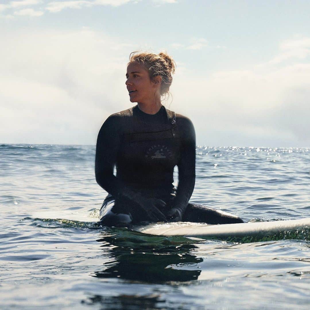 H&Mさんのインスタグラム写真 - (H&MInstagram)「To all surfers out there, here's a collection for you! Women + Waves x H&M is our first surf collab and includes wetsuits, rashguards & swimwear made from sustainably sourced materials. Find your surf look online now. #HM #HMConscious @womenandwaves」6月11日 0時23分 - hm