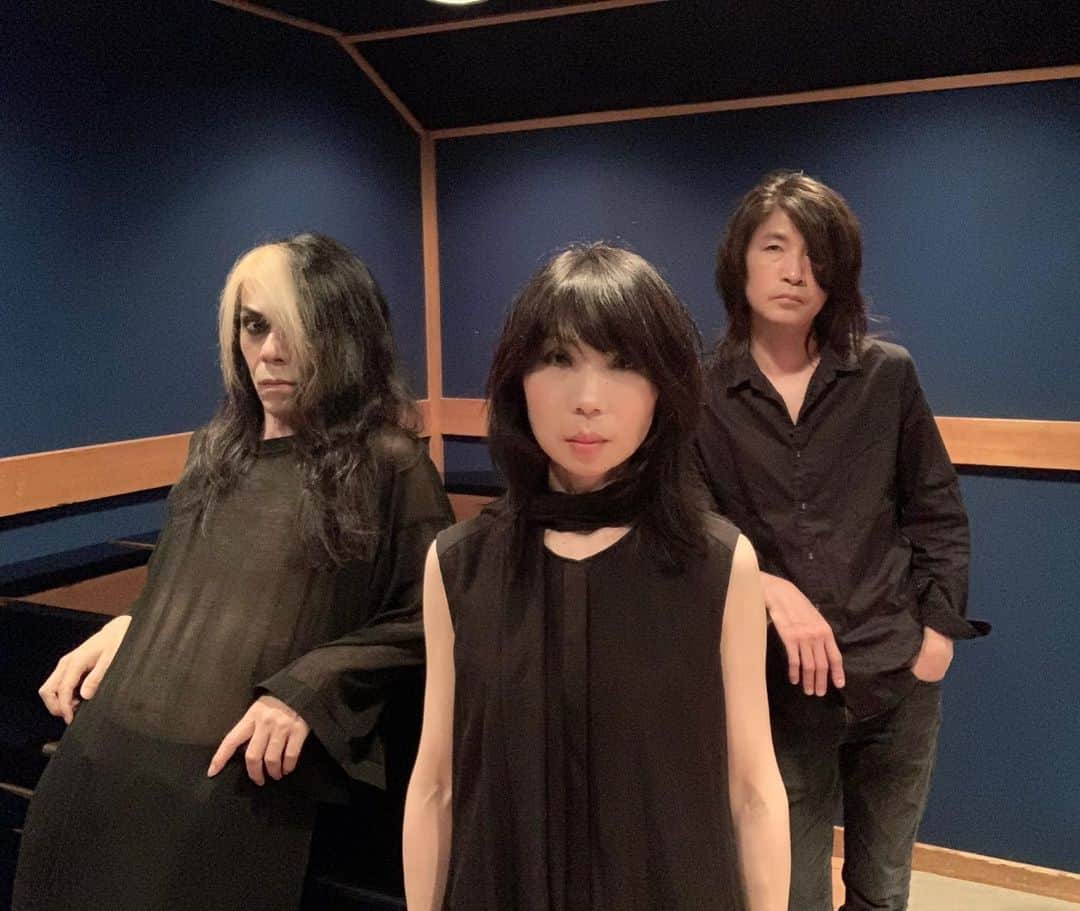 BORISさんのインスタグラム写真 - (BORISInstagram)「新アルバム完成  A new album has been completed.  It's always time to act.  Feeling, thinking, making decisions, and acting.  Do not behave like other people.  We take our own actions.」6月11日 0時26分 - borisdronevil