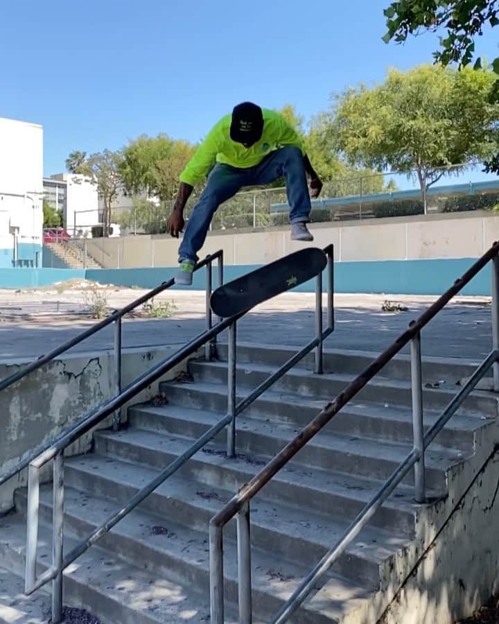 マニー・サンティアゴのインスタグラム：「Kicky Krooks from yesterday. 📹: @kevperez | @shanejoneill 📸: @ferraphoto」