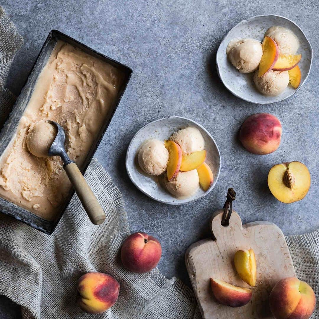 Vitamix Global Headquarters Real foodさんのインスタグラム写真 - (Vitamix Global Headquarters Real foodInstagram)「🍑Peach Rum Froyo for those hot summer days☀️ • Get this Peach Rum Frozen Yogurt recipe using the link in our bio. • #vitamix #recipe #peach #rum #froyo #nicecream #myvitamix #summer #summerrecipes」6月11日 0時48分 - vitamix