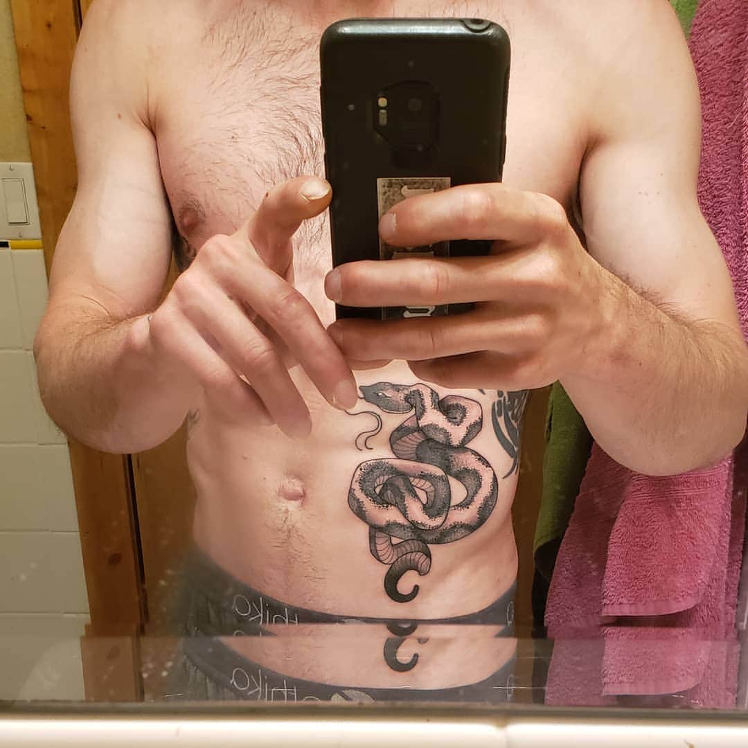 ダニエル・ウッズのインスタグラム：「"Year of the snake"  By @tattoosbygina 🔥🔥🔥」