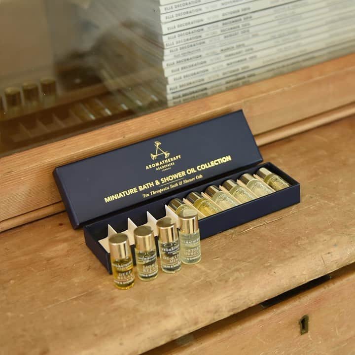 のインスタグラム：「⁣It’s #AromatherapyAwarenessWeek, and we want to share therapeutic powers of our essential oil blends.⠀ ⠀ For a limited time, enjoy our introductory price and save £12 on our bestselling Discovery Wellbeing Miniature Collection ✨ ⠀ ⠀ ⠀ PLUS –⠀ ⠀ If you are just starting on your aromatherapy journey, join our live event THIS Friday, 4.30pm where our Wellbeing Expert will help you choose the right blend for your wellbeing needs.⠀ ⠀ Book your space over on our Stories.」