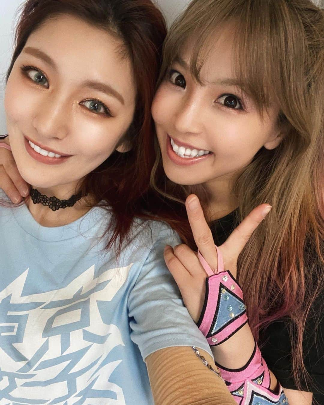 上福ゆきさんのインスタグラム写真 - (上福ゆきInstagram)「- I never thought she will be my tag partner and also close privade friend when we meet for the first time.  #pinkready #みなぞう #かみーゆ」6月11日 1時27分 - yuki_kamifuku