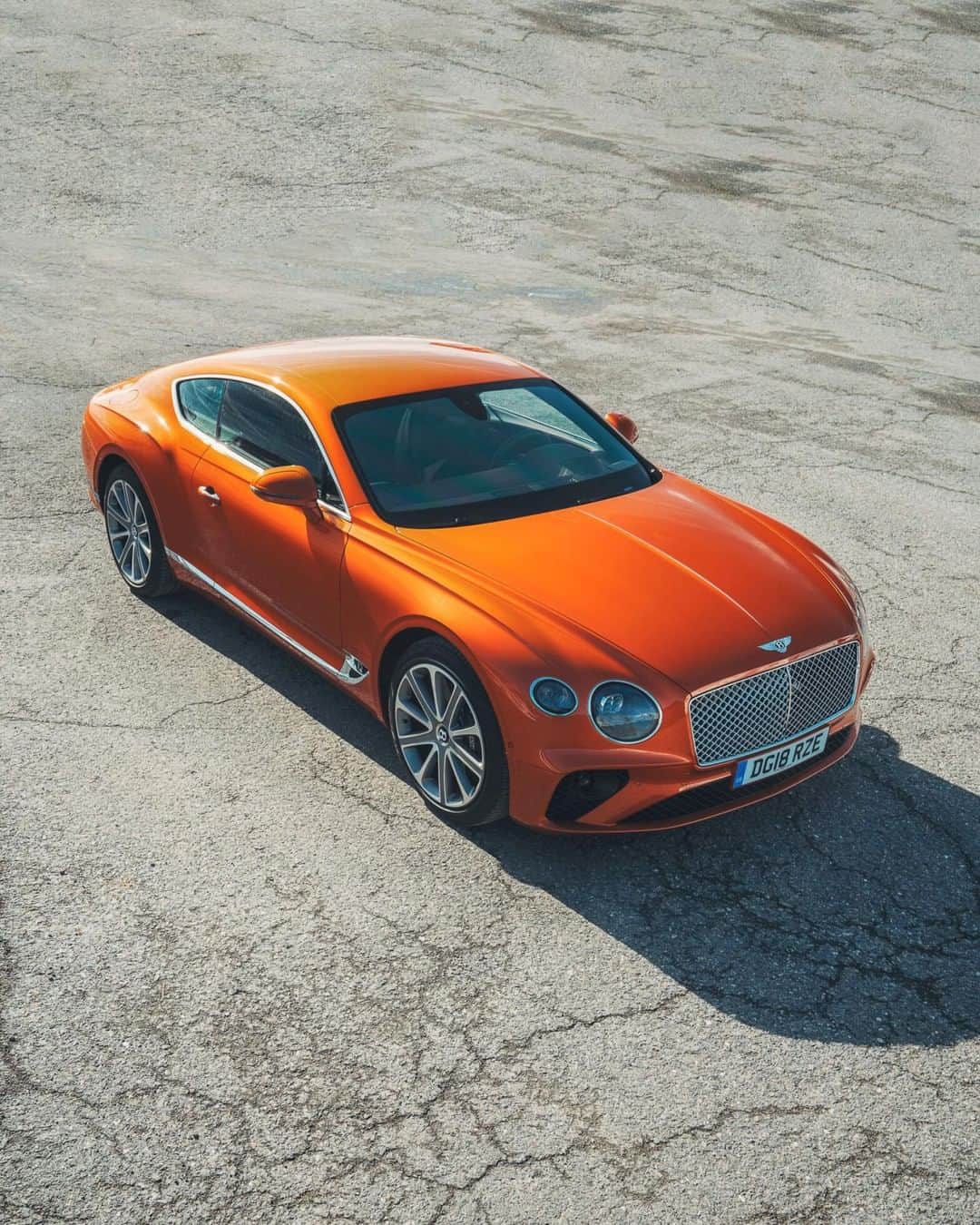 ベントレーさんのインスタグラム写真 - (ベントレーInstagram)「Fire emoji goes here. The #Bentley #ContinentalGT. _ Continental GT WLTP drive cycle: combined fuel consumption: 20.8 mpg (13.6 l/100 km), combined CO₂: 308 g/km」6月11日 1時30分 - bentleymotors