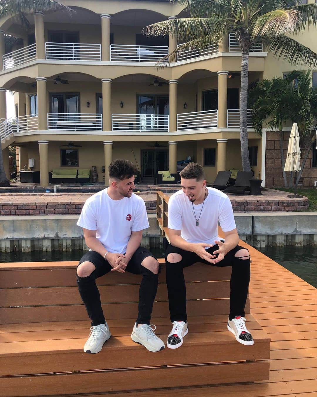 ブレイク・スネルのインスタグラム：「Happy Birthday to my lil bradda!! Realest friend I know! Needs to step up his cod game but he’s a great medic if y’all need one 😂 just playin! Happy birthday love you fool!!」