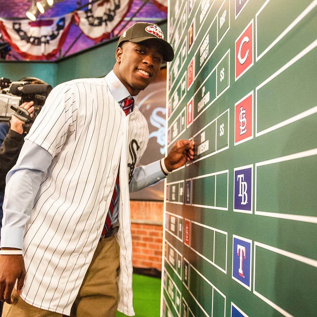 MLBさんのインスタグラム写真 - (MLBInstagram)「Draft day is here. The next big star could join your favorite team tonight. #MLBDraft」6月11日 1時45分 - mlb