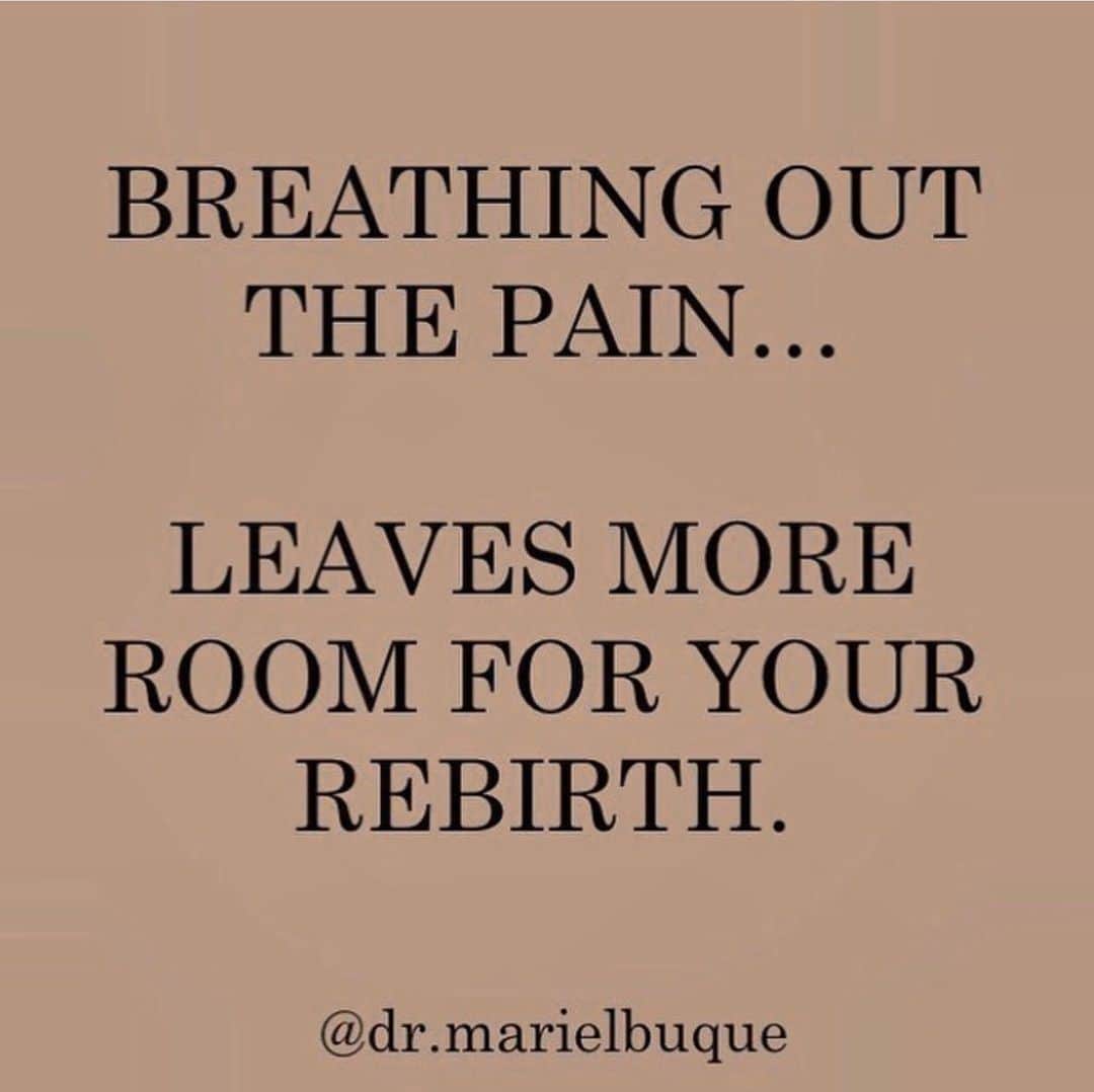 ジェニファー・ビールスさんのインスタグラム写真 - (ジェニファー・ビールスInstagram)「“Never lose sight of the power that is in your breath.” @dr.marielbuque  The breath is your connection to the Divine which is ever present, ever available. Breathe.  Please go to @dr.marielbuque to see her inspiring post in its entirety.  #blacklivesmatter #health #wellnesswednesday」6月11日 2時01分 - thejenniferbeals