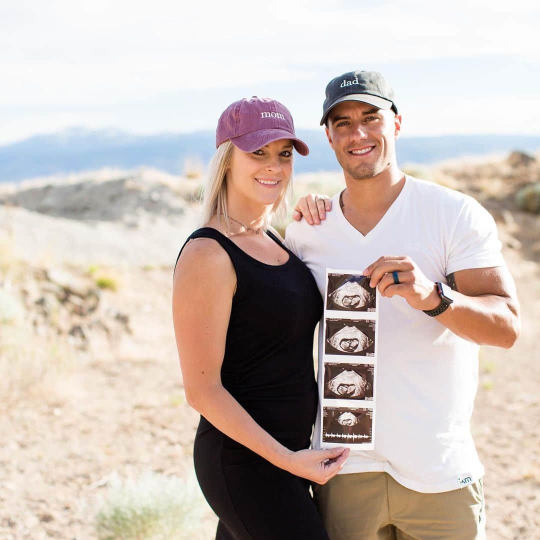 ジェイコブ・ダルトンのインスタグラム：「Baby Dalton joining us Thanksgiving 2020! . We’re so incredibly grateful for the opportunity to grow our family. I am so grateful for @kaydalton_  being so strong in a time that was not easy. We’ve learned, grown, laughed, cried and prayed together over the last few years as we’ve struggled through our own fertility journey. We are humbled and stronger because of it. God has blessed us and we can’t wait for the future! 🎥 video link in my bio!」