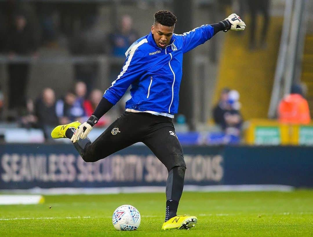 ジャマル・ブラックマンのインスタグラム：「It was only for a short time but was great to be involved with such an amazing group of lads 🙌🏾 I wish @official_brfc all the best for the next season and would like to thank all the fans for their support 👊🏾🔵⚪️ #UTG」