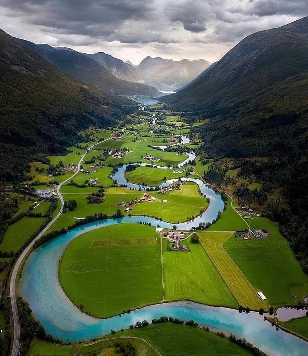 wonderful natureのインスタグラム：「Photo by @viktor.asztalos.photography check out his feed for more」