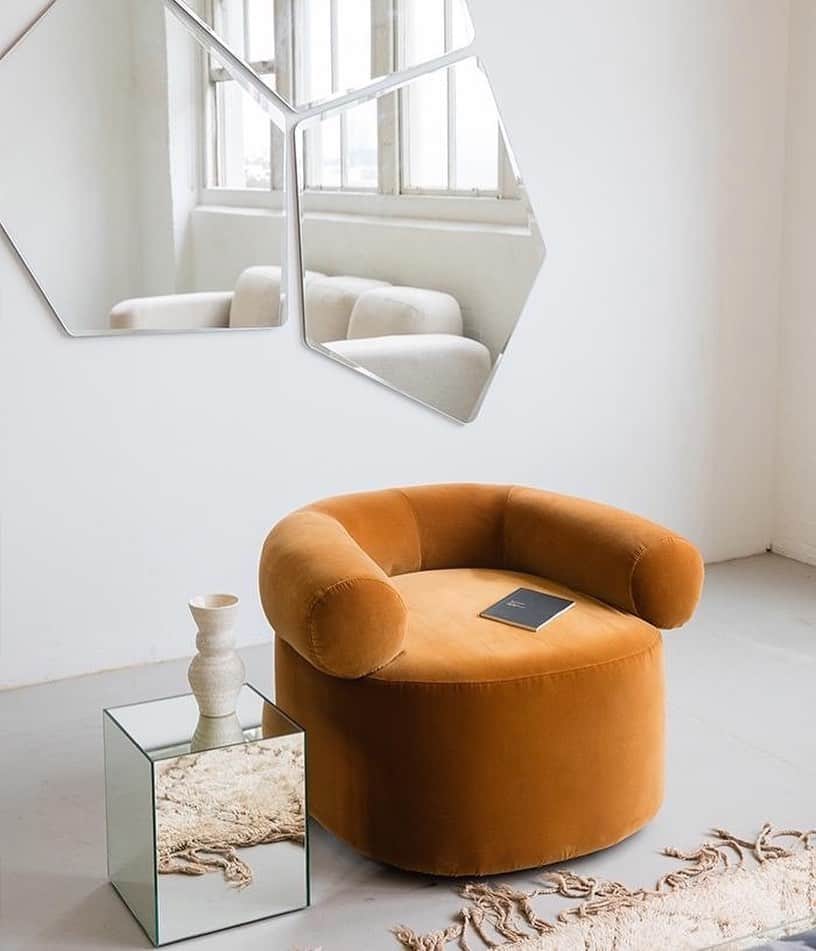 カルメン・ハミルトンのインスタグラム：「A look inside our workspace now up on @anorganisedlife. Thank you @sarahellisonstudio & @leighpree for helping us create such a beautiful place to come to work every day.」