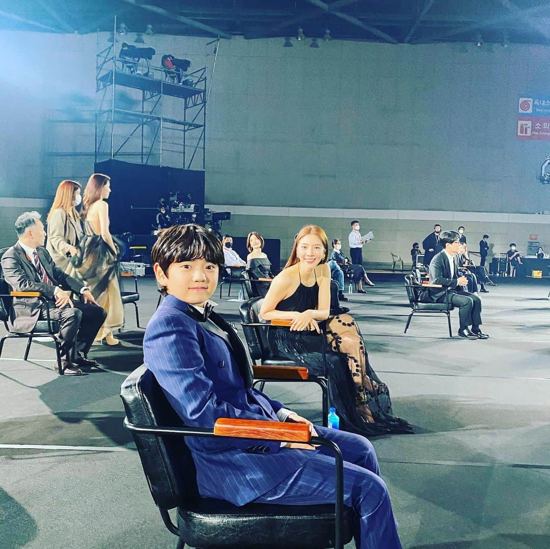 コン・ヒョジンさんのインスタグラム写真 - (コン・ヒョジンInstagram)「👏🏼👍🏼✌🏼」6月11日 11時59分 - rovvxhyo