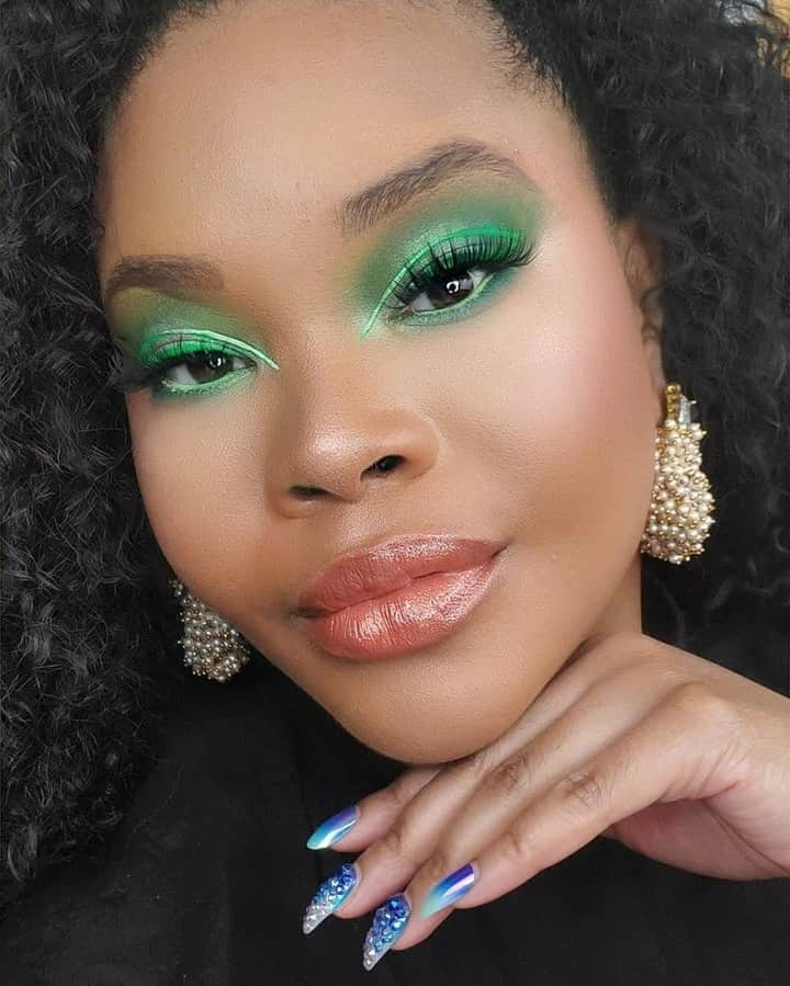 wet'n wild beautyさんのインスタグラム写真 - (wet'n wild beautyInstagram)「Shades of green 💚 @msfancycannon wears our #FantasyMakers Pigment Palette in Mosh Pit to create this stunning green look ✨ She wears our #PhotoFocus Matte Foundation in Toffee for a perfect complexion and spices the look up with the #PerfectPout Lip Color in Fiesta Party💃 #wnwSlayAtHome  #wetnwild #PhotoFocusFoundation #MatteFoundation #wnwNeonCollection」6月11日 12時12分 - wetnwildbeauty