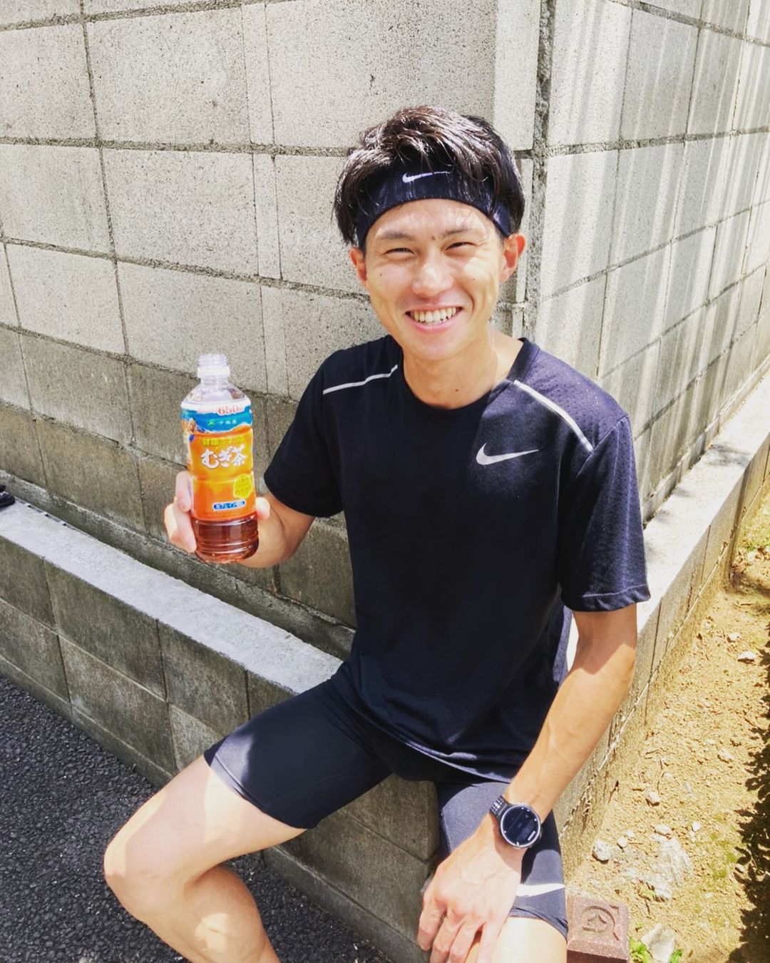 高久龍さんのインスタグラム写真 - (高久龍Instagram)「もうすっかり夏ですね、、、 麦茶の美味しい季節がやってきた！ 水分補給を忘れずに。  #夏 #nike #健康ミネラルむぎ茶 #水分補給」6月11日 12時45分 - ryu.t218