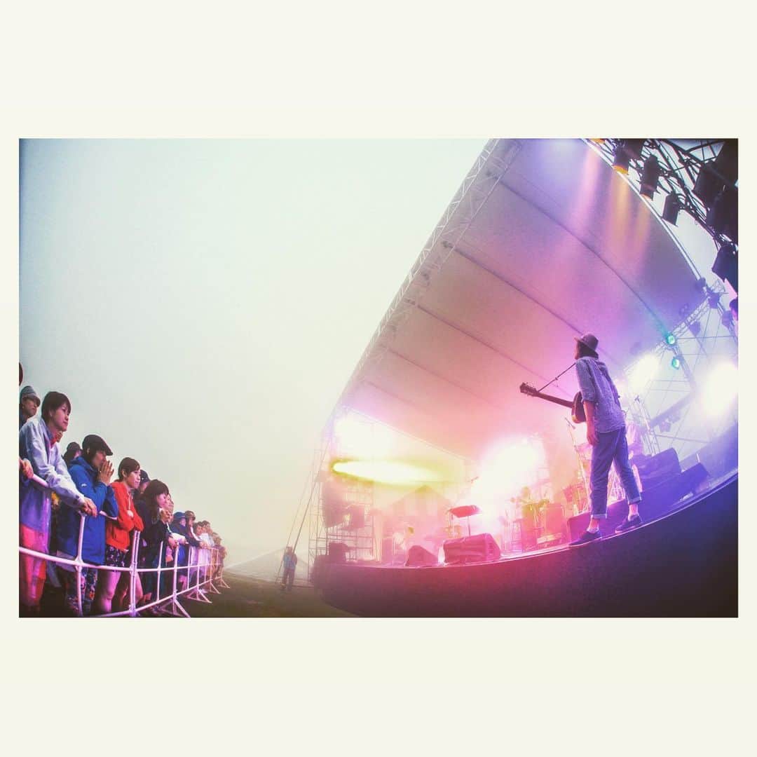 Caravanのインスタグラム：「2020.06.11  楽しみにしていたrokko sun music。  中止が発表されました。  六甲山の上、霧の中のフェス。  残念だけど仕方ない。  諸々、落ち着いたら必ず  あの場所へ帰りたいと思います。  その時を心待ちにしています。  詳細や払戻しなど  GREENSのホームページをご覧下さい。」