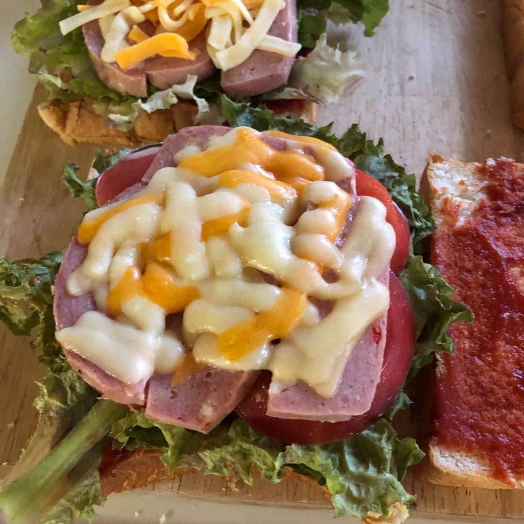 セイン・カミュさんのインスタグラム写真 - (セイン・カミュInstagram)「Breakfast of champions 💪😁❗️ #thanecamus #breakfast #breakfastofchampions #daddyscooking #yummy #yummyfood #sandwich」6月11日 12時51分 - thanecamus