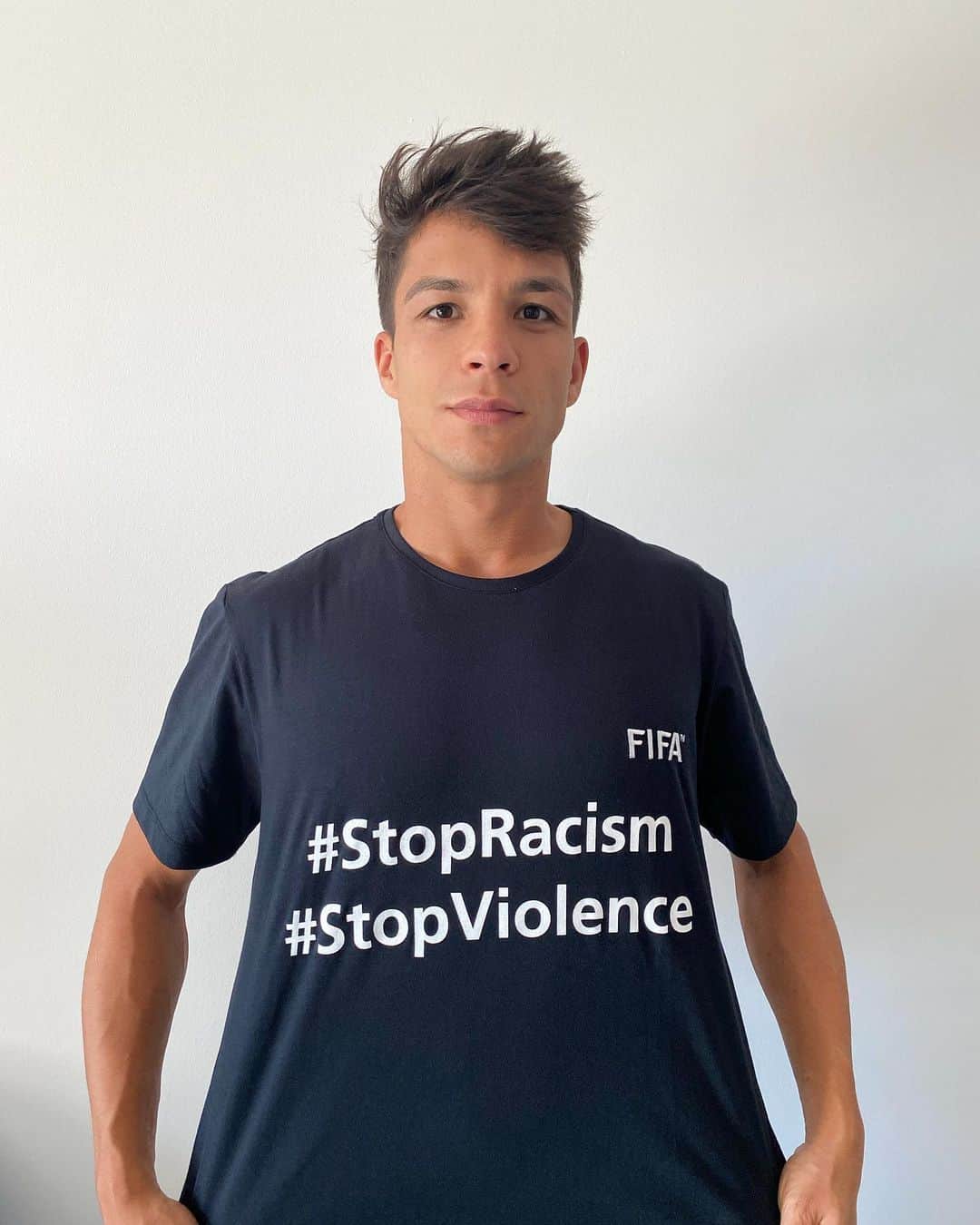 オリベル・トーレスのインスタグラム：「La FIFA muestra su solidaridad con la lucha por la igualdad y la justicia #stopracism #stopdiscrimination #stopviolence #fifa」