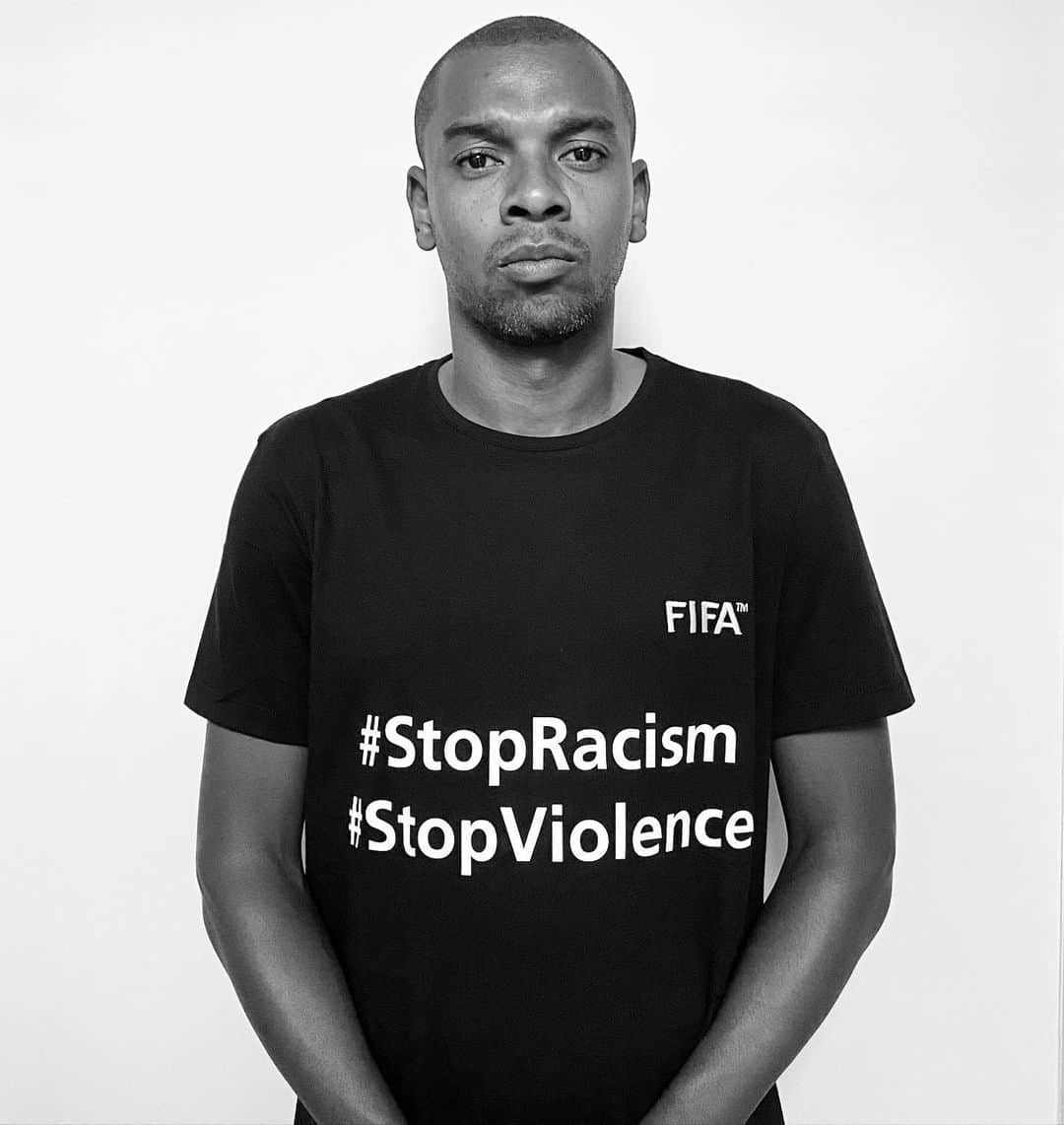 フェルナンジーニョのインスタグラム：「All players stand in solidarity with the fight for equality and justice in society. #stopracism #stopdiscrimination #stopviolence  Os jogadores de futebol mantêm-se solidários à luta por igualdade e justiça na sociedade.  #stopracism #stopdiscrimination #stopviolence」