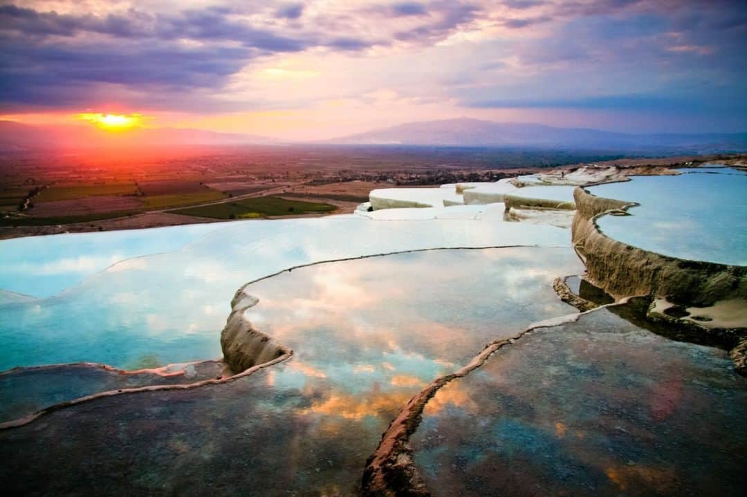 Lonely Planetのインスタグラム：「Turkey is opening back up to international tourists in mid-June. To help visitors have a safe and hygienic vacation they are implementing a “healthy tourism certificate.” Go to the link in our bio to find out how this is going to ensure that its airlines, transport, accommodation, beaches and historic treasures will be safe to visit this year.」